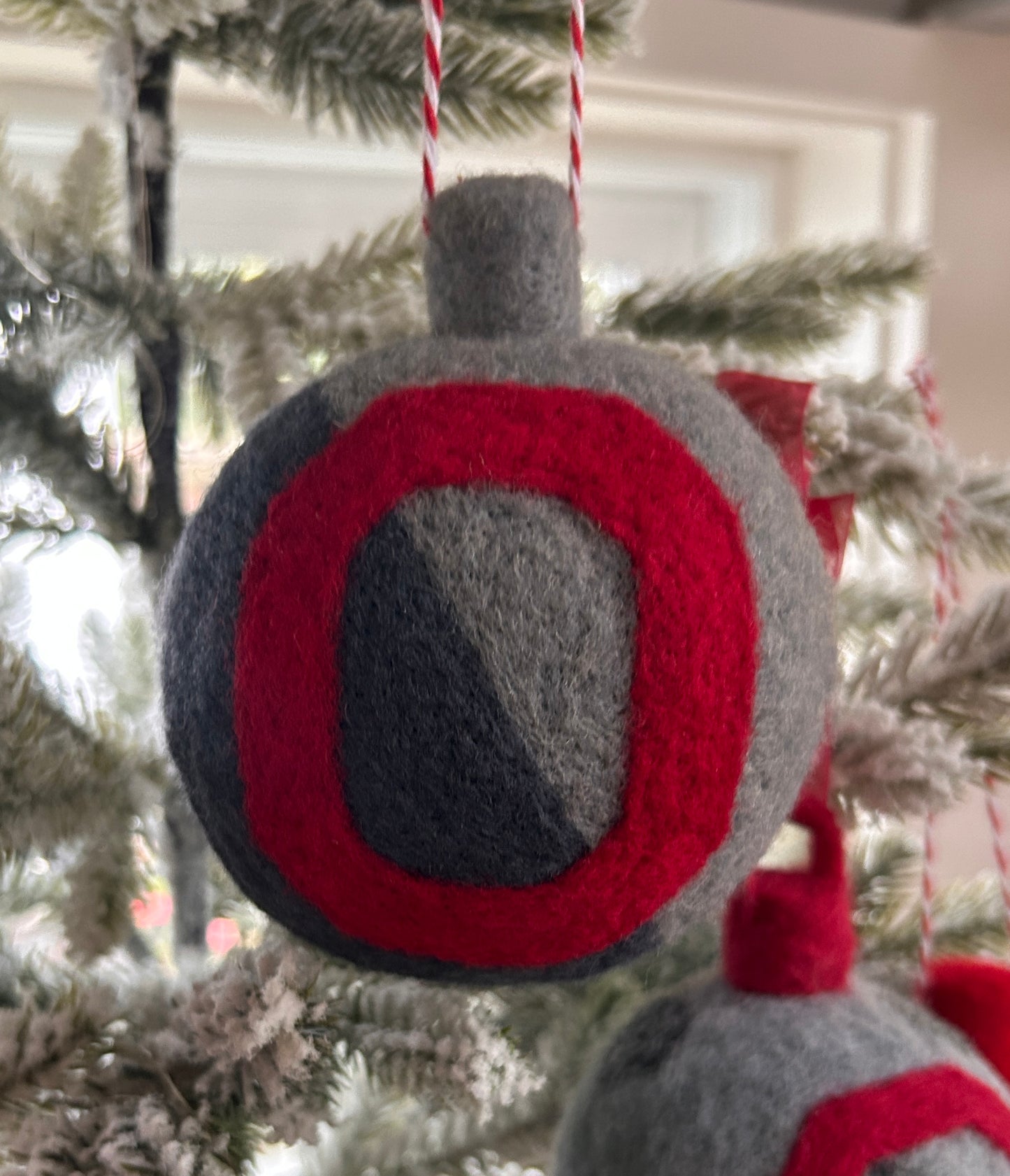 Block "O" - Grey diagonal with scarlet Block "O"