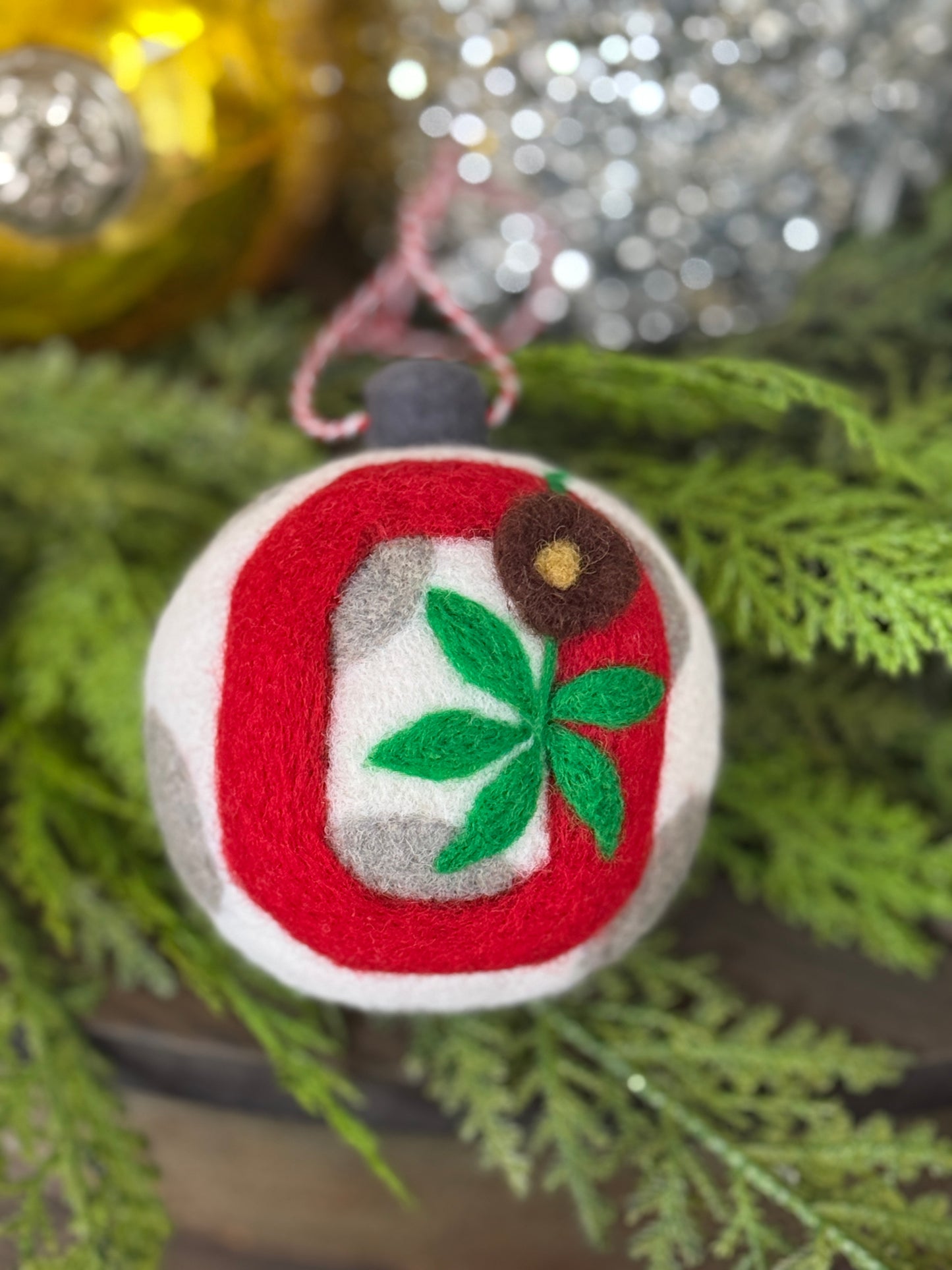 Block "O" - White w/grey dots and scarlet Block "O" w/buckeye leaf