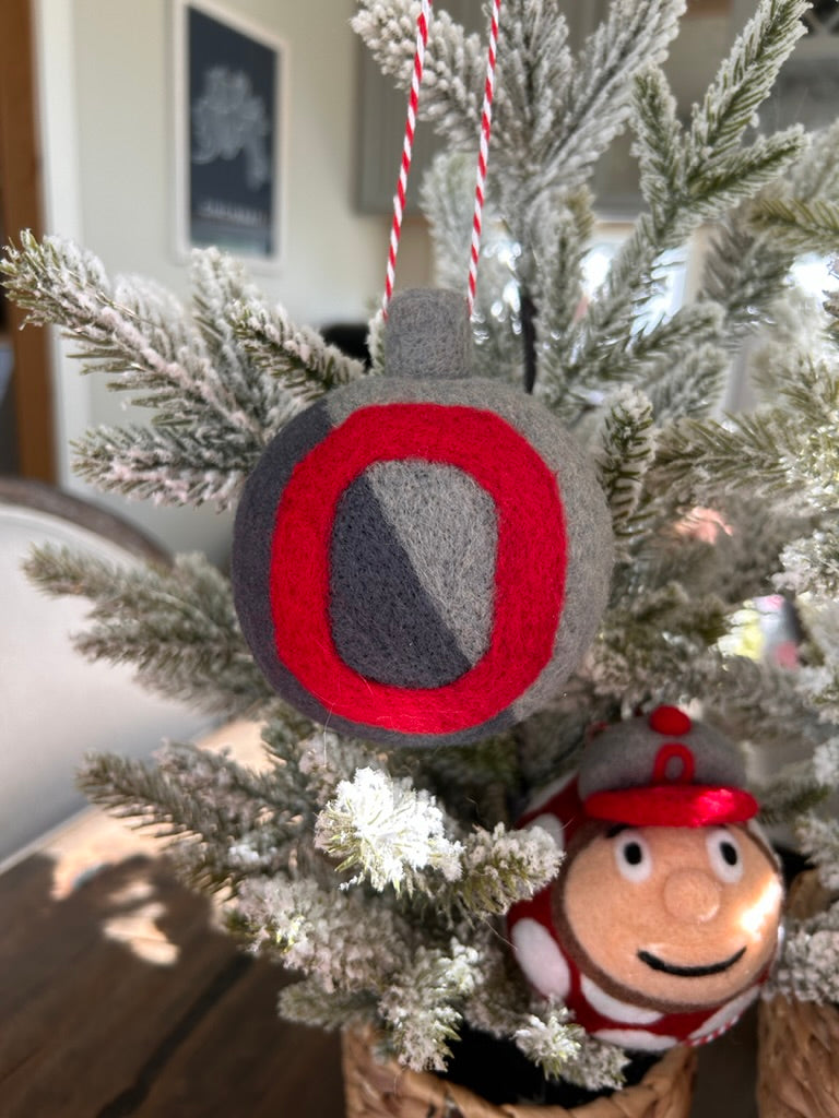 Block "O" - Grey diagonal with scarlet Block "O"